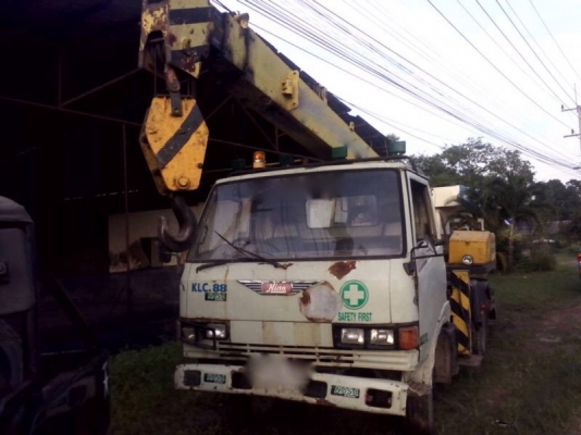 รถฮีโน่ 6 ล้อ ติดเครน 8 ตัน. KM777  117 แรงม้า.  สนใจติดต่อ 081 - 6079515