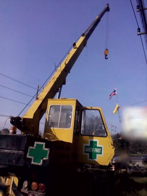 รถฮีโน่ 6 ล้อ ติดเครน 8 ตัน. KM777  117 แรงม้า.  สนใจติดต่อ 081 - 6079515