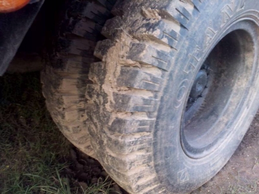 รถฮีโน่ 6 ล้อ ติดเครน 8 ตัน. KM777  117 แรงม้า.  สนใจติดต่อ 081 - 6079515