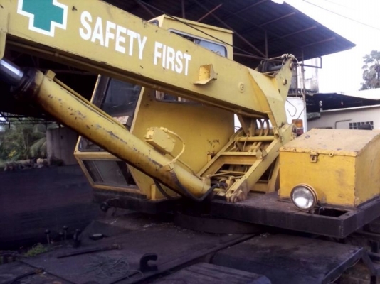 รถฮีโน่ 6 ล้อ ติดเครน 8 ตัน. KM777  117 แรงม้า.  สนใจติดต่อ 081 - 6079515