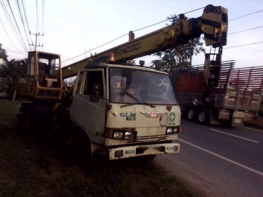 รถฮีโน่ 6 ล้อ ติดเครน 8 ตัน. KM777  117 แรงม้า.  สนใจติดต่อ 081 - 6079515