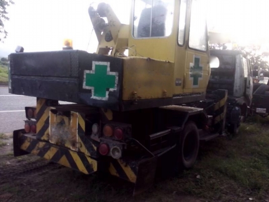 รถฮีโน่ 6 ล้อ ติดเครน 8 ตัน. KM777  117 แรงม้า.  สนใจติดต่อ 081 - 6079515