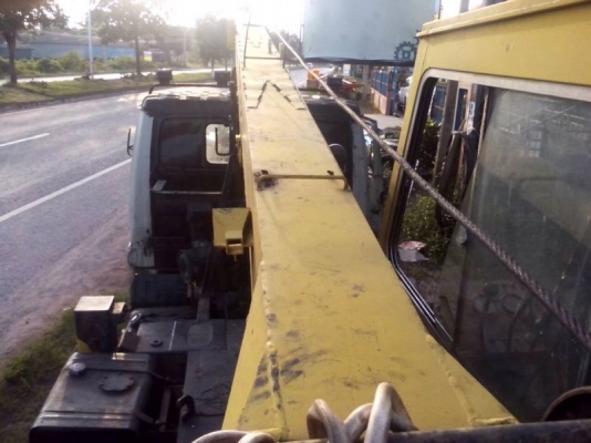 รถฮีโน่ 6 ล้อ ติดเครน 8 ตัน. KM777  117 แรงม้า.  สนใจติดต่อ 081 - 6079515