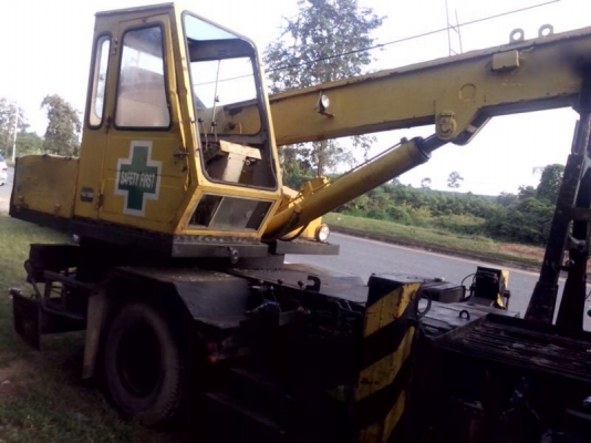 รถฮีโน่ 6 ล้อ ติดเครน 8 ตัน. KM777  117 แรงม้า.  สนใจติดต่อ 081 - 6079515