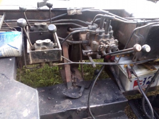 รถฮีโน่ 6 ล้อ ติดเครน 8 ตัน. KM777  117 แรงม้า.  สนใจติดต่อ 081 - 6079515