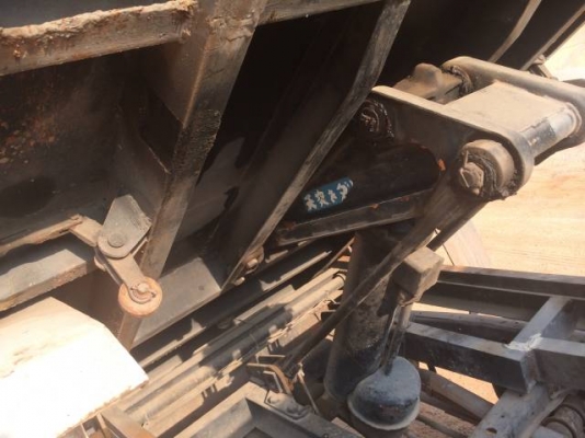 ขายรถกระบะ NISSAN BIG M ติดตั้งระบบดัมพ์ สนใจติดต่อ 081-2990958