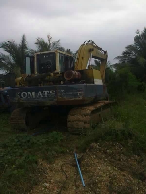 รถแบคโฮ KOMATSU  120 - 3  สนใจติดต่อ 081 - 6079515