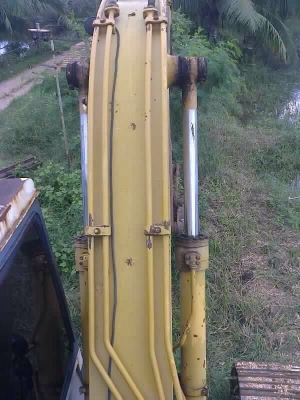 รถแบคโฮ KOMATSU  120 - 3  สนใจติดต่อ 081 - 6079515