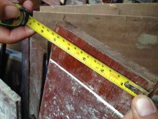 พื้นไม้แดงหน้า 5  นิ้วหนา ประมาณ 1 นิ้ว