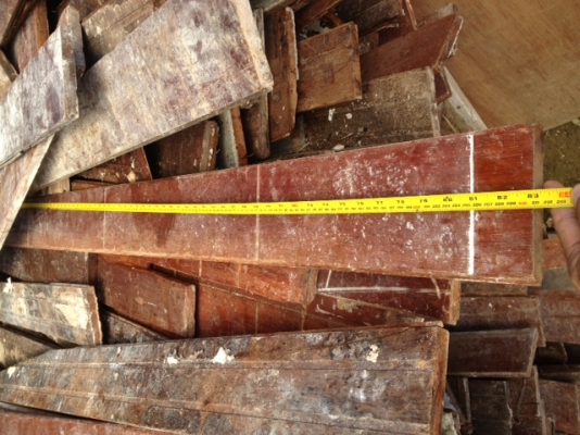 พื้นไม้แดงหน้า 5  นิ้วหนา ประมาณ 1 นิ้ว