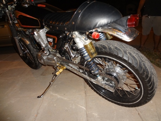 ... เปิดตัว CG250 คาเฟ่ สตาร์ทมือ แต่งประกวด เครื่อง Lifan250 / เบาะตูดมด... ... เปิดตัว CG250 คาเฟ่ สตาร์ทมือ แต่งประกวด เครื่อง Lifan250 / เบาะตูดมด...