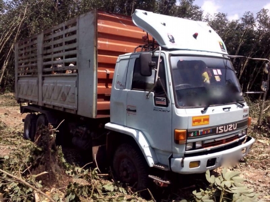 รถอีซูซุ 10 ล้อ รั้ว FVZ เปลื่ยนเครื่อง  230 แรงม้า  ( ขายแม่ลูก. )  สนใจติดต่อ 081 - 6079515