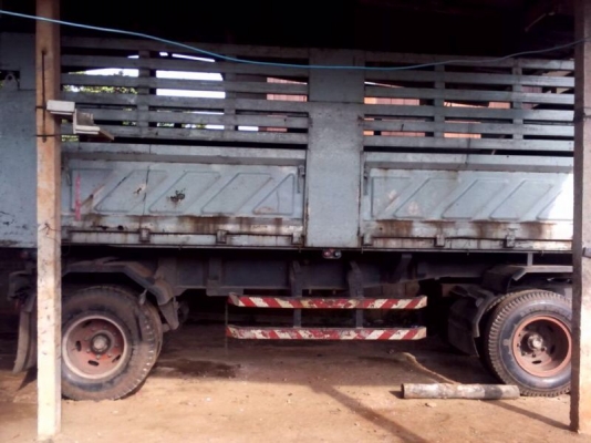 รถอีซูซุ 10 ล้อ รั้ว FVZ เปลื่ยนเครื่อง  230 แรงม้า  ( ขายแม่ลูก. )  สนใจติดต่อ 081 - 6079515