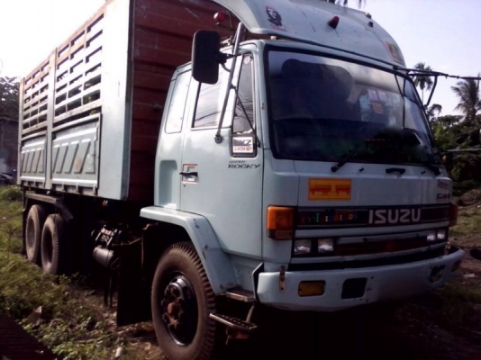 รถอีซูซุ 10 ล้อ รั้ว FVZ เปลื่ยนเครื่อง  230 แรงม้า  ( ขายแม่ลูก. )  สนใจติดต่อ 081 - 6079515