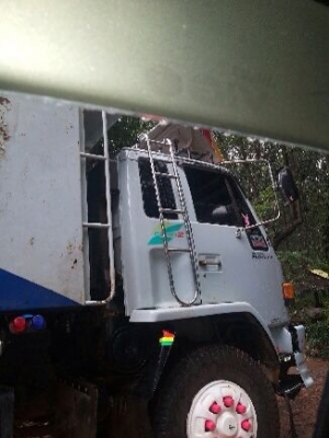 รถอีซูซุ 10 ล้อดั้ม FXZ 240 แรงม้า  ( นางฟ้าแท้. )  สนใจติดต่อ 081 - 6079515