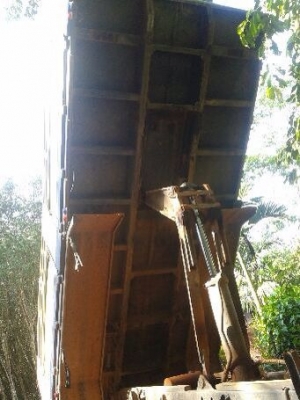 รถอีซูซุ 10 ล้อดั้ม FXZ 240 แรงม้า  ( นางฟ้าแท้. )  สนใจติดต่อ 081 - 6079515