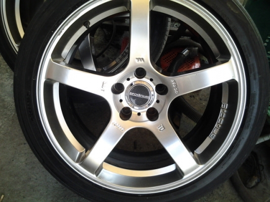 ขายล้อแม็กขอบ18 กว้าง8.5-9.5นิ้ว5รูพร้อมยาง