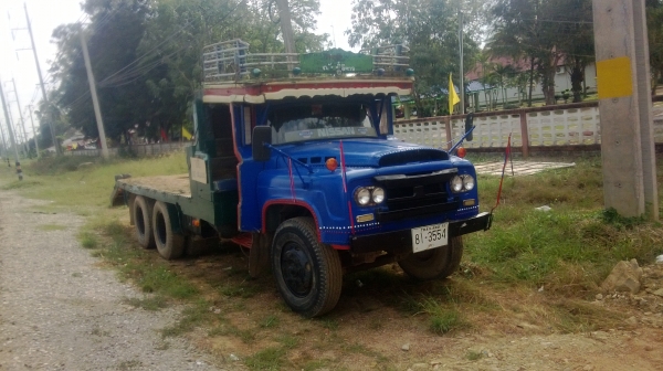 UD หัวยาว เครื่อง EH 700 มีเกียร์กลาง ช่วงล่าง Fuso 2เพลา 420,000