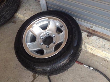 เเม็กมือสอง ขอบ15 6รู139 กว้าง8.5 พร้อมยาง 205/60/15