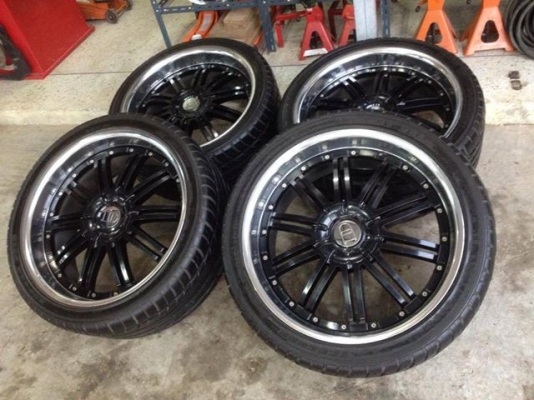 แม็กมือสองขอบ 22 สีดำขอบเงา 6รู139 กว้าง 9.5 ออฟ 15 พร้อมยาง Tracmax 285/35/22 ปี 12