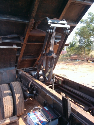 ดั้ม hino km 370,000 พร้อมใช้งานรถสวย 0895770265