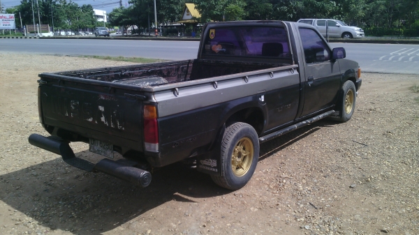 ขายNissan BigMเครื่องขาว ทะเบียนไม่ขาดต่อเอกสารชุดโอนครบ