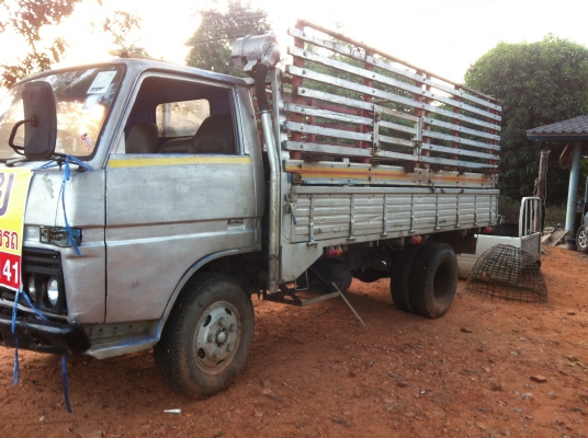 หกล้อราคาถูกมาก เปิดข้างได้ตลอด ใช้บรรทุกน้ำมาก่อน