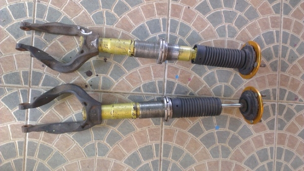 ขายโช๊ค  ใส่ Accord ,Odyssey  มาจากญี่ปุ่นครับ ลดราคาเหลือ2500บาท