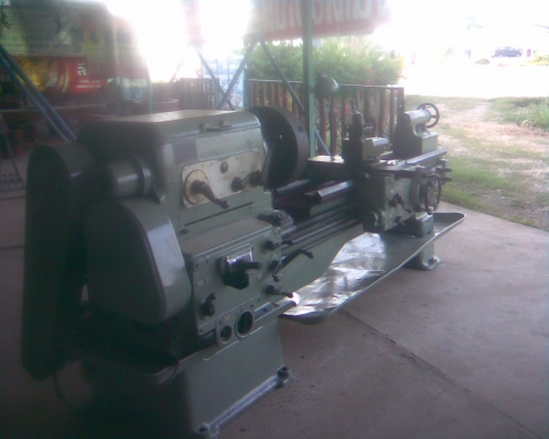 เครื่องกลึง 10 ฟุตตัวใหญ่ระบบต่างๆใช้งานปกติครับ  ขนาด 10  ฟุตครับ พร้อมมีหัวฉีด  เป็นเครื่องที่ซื้อมามือหนึ่งป้ายแดงครับสนใจสอบถามได้ครับ