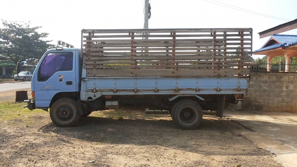 **560,000 บ.ต่อรอง**ขาย6ล้อเดิมๆบางๆ ISUZU NPR120 NPR66LX5T ฝาขาวห้างแท้ปี39 เครื่องเดิมเกียร์เดิม4HF1 120แรง แน่นๆแรงดีไม่มีเยิ้ม ช่วงล่างFหลัง คัสซีสวยเดิมไม่มีปะไม่มีบวม สีมีลอกนิดๆแต่เดิม กระบะพื้นเหล็กคอกไม้สภาพดี พื้นสวย ยาว4.30ม. ฝาทึบมีผุบ้าง หัวบ