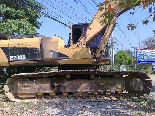 รถแบคโฮ CAT E200 B บูม อาร์มสวย ไม่ปะ รถสีเดิม ๆ รถใช้งานดีปกติ ราคาต่อรองได้เยอะครับ.