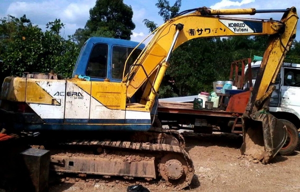 ***ขายแล้วครับขอบคุณ Truck2hand ขายแบกโฮ KOBELCO MARK/// SK100 เอกสารอินวอยซ์ เครื่องดี ช่วงล่างแน่น ทำงานเร็วไม่โหลด ใบแทร็กเต็ม เอวดี ปั็มแรง รถใช้งานอยู่ทุกวันครับ พร้อมใช้ พร้อมลุยงาน ราคาต่อรองได้เด้อ พี่น้องครับ