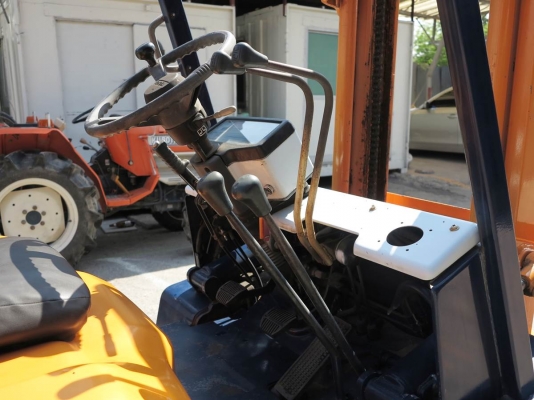 รถยกน้ำมันเบนซิน ขนาด 2.5 ตัน เสาสูง 3 เมตร Toyota 5FG25