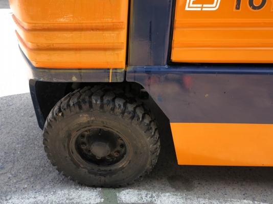 รถยกน้ำมันเบนซิน ขนาด 2.5 ตัน เสาสูง 3 เมตร Toyota 5FG25