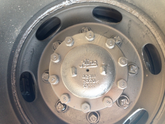 ขายหัวลากสิบล้อ HINO PROFIA 325 แรง เทอร์โบ อินเตอร์คลูเลอร์ เครื่อง K13C  มาใหม่พึ่งประกอบ ยังไม่เคยใช้งาน เอกสารเล่มทะเบียนพร้อมโอน หัวเก๋งโฉม ABS ตัว TOP หลังคาสูง ชุดแต่งโครเมี่ยมแท้ทั้งคัน ภายในหุ้มสักหลาดทั้งหัว แอร์ วิทยุครบ แอร์ระบบดิจจิตอน พร้อมเ