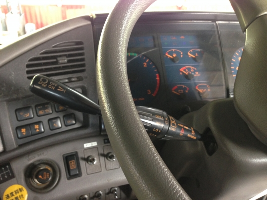 ขายหัวลากสิบล้อ HINO PROFIA 325 แรง เทอร์โบ อินเตอร์คลูเลอร์ เครื่อง K13C  มาใหม่พึ่งประกอบ ยังไม่เคยใช้งาน เอกสารเล่มทะเบียนพร้อมโอน หัวเก๋งโฉม ABS ตัว TOP หลังคาสูง ชุดแต่งโครเมี่ยมแท้ทั้งคัน ภายในหุ้มสักหลาดทั้งหัว แอร์ วิทยุครบ แอร์ระบบดิจจิตอน พร้อมเ