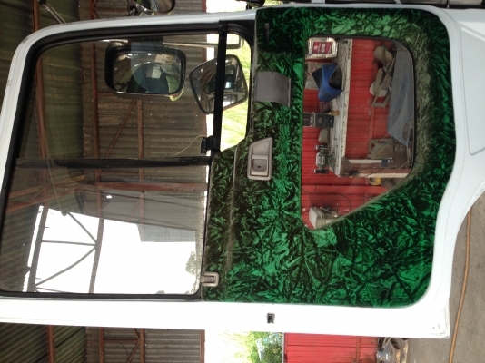 ขายหัวลากสิบล้อ HINO PROFIA 325 แรง เทอร์โบ อินเตอร์คลูเลอร์ เครื่อง K13C  มาใหม่พึ่งประกอบ ยังไม่เคยใช้งาน เอกสารเล่มทะเบียนพร้อมโอน หัวเก๋งโฉม ABS ตัว TOP หลังคาสูง ชุดแต่งโครเมี่ยมแท้ทั้งคัน ภายในหุ้มสักหลาดทั้งหัว แอร์ วิทยุครบ แอร์ระบบดิจจิตอน พร้อมเ