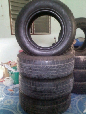 ขายยาง GoodYear ขนาด 265/65/17 ปี 2011  (4 เส้น/6000บาท) สนใจติดต่อคุณสมศักดิ์ โทร :0639628235