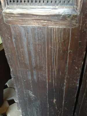 บานประตูไม้สักรุ่นเก่า