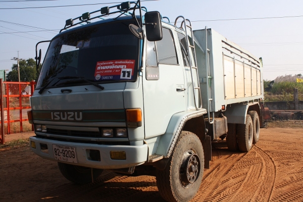 ขายสิบล้อดั๊ม isuzu 240 ปี 2541