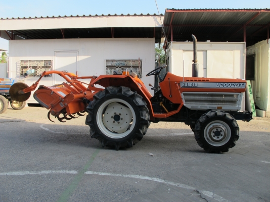 รถแทรกเตอร์ คูโบต้า L2002DT ขับเคลื่อน 4 ล้อ มือสองญี่ปุ่น