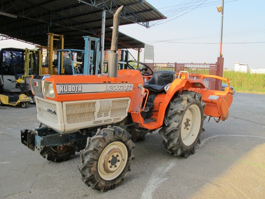 รถแทรกเตอร์ คูโบต้า L2002DT ขับเคลื่อน 4 ล้อ มือสองญี่ปุ่น