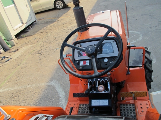 รถแทรกเตอร์ คูโบต้า L2002DT ขับเคลื่อน 4 ล้อ มือสองญี่ปุ่น