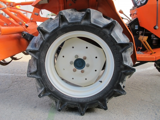 รถแทรกเตอร์ คูโบต้า L2002DT ขับเคลื่อน 4 ล้อ มือสองญี่ปุ่น