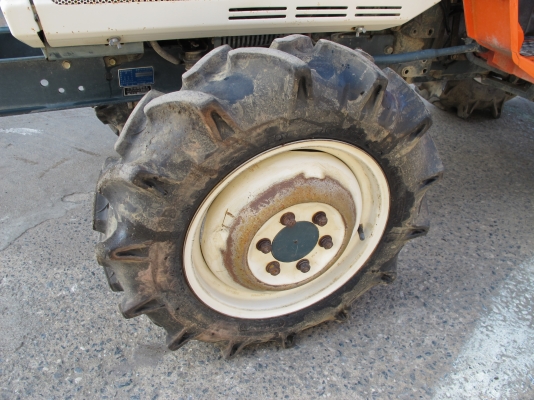 รถแทรกเตอร์ คูโบต้า L2002DT ขับเคลื่อน 4 ล้อ มือสองญี่ปุ่น