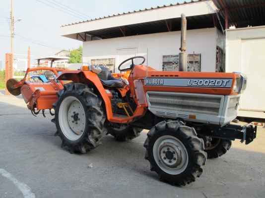 รถแทรกเตอร์ คูโบต้า L2002DT ขับเคลื่อน 4 ล้อ มือสองญี่ปุ่น