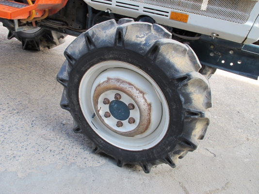 รถแทรกเตอร์ คูโบต้า L2002DT ขับเคลื่อน 4 ล้อ มือสองญี่ปุ่น