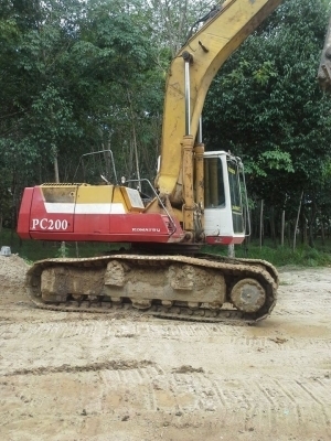 ขายด่วน KOMATSU รุ่น PC 200-5 ขายรถพร้อมงานเดือนละ 160,000