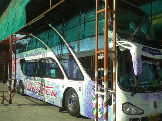 รถบัสสองชั้น 8 ล้อ