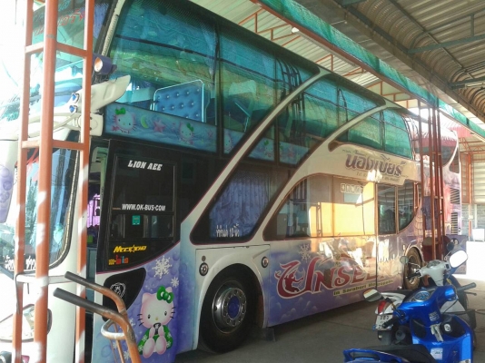 รถบัสสองชั้น 8 ล้อ